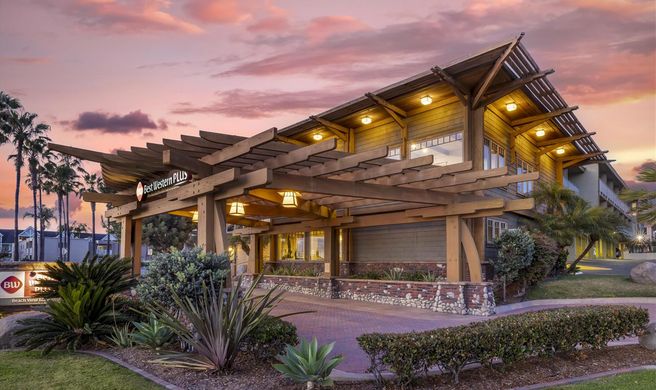 Best Western Plus Beach View Lodge Exterior