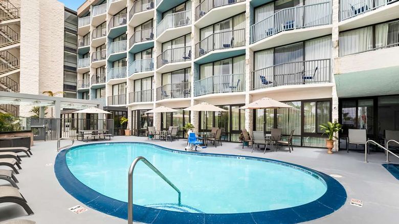 <b>Best Western Yacht Harbor Hotel Pool</b>. Images powered by <a href="https://iceportal.shijigroup.com/" title="IcePortal" target="_blank">IcePortal</a>.
