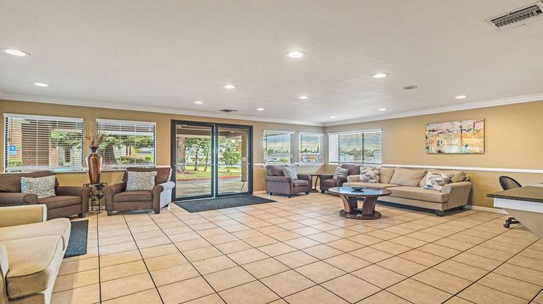 <b>Best Western Roseville Inn Lobby</b>. Images powered by <a href="https://iceportal.shijigroup.com/" title="IcePortal" target="_blank">IcePortal</a>.