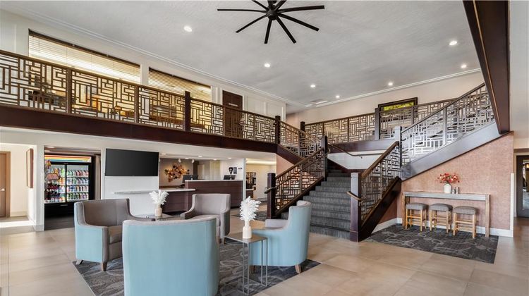 Best Western Plus Hilltop Inn Lobby