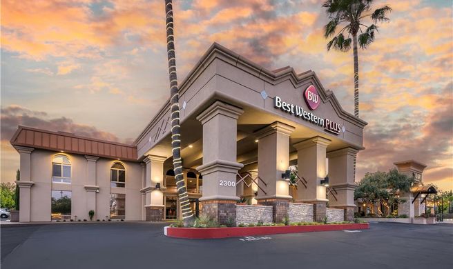 Best Western Plus Hilltop Inn Exterior
