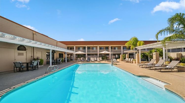 Best Western Plus Hilltop Inn Pool
