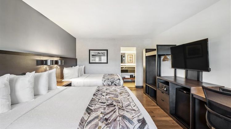 Best Western Plus Hilltop Inn Room