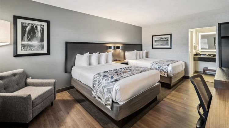 Best Western Plus Hilltop Inn Room
