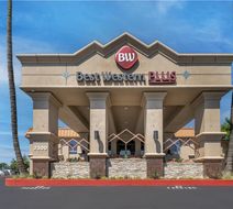 Best Western Plus Hilltop Inn Exterior