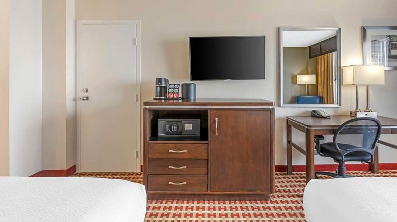 <b>Best Western Plus Grosvenor Airport Htl Room</b>. Images powered by <a href="https://iceportal.shijigroup.com/" title="IcePortal" target="_blank">IcePortal</a>.