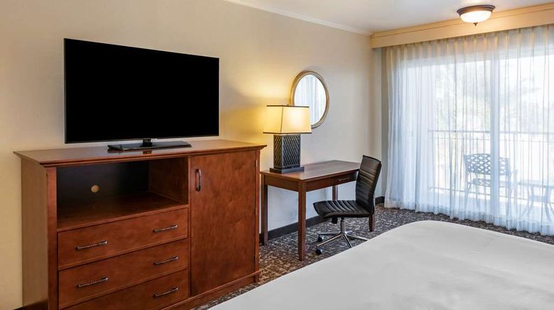 <b>Best Western Plus Royal Oak Hotel Room</b>. Images powered by <a href="https://iceportal.shijigroup.com/" title="IcePortal" target="_blank">IcePortal</a>.