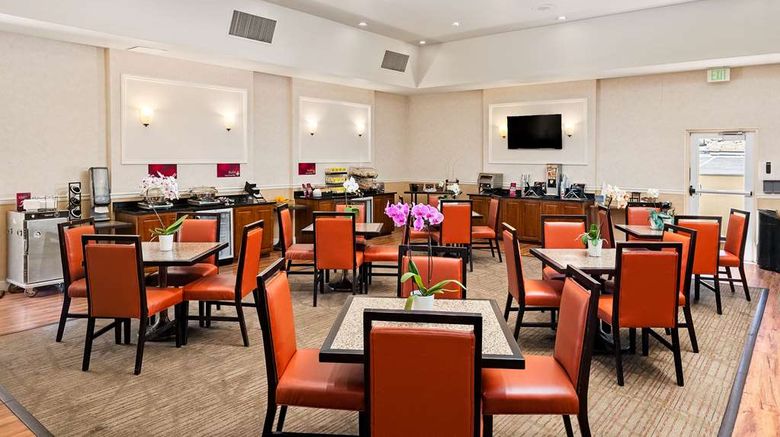 <b>Best Western Plus Royal Oak Hotel Restaurant</b>. Images powered by <a href="https://iceportal.shijigroup.com/" title="IcePortal" target="_blank">IcePortal</a>.