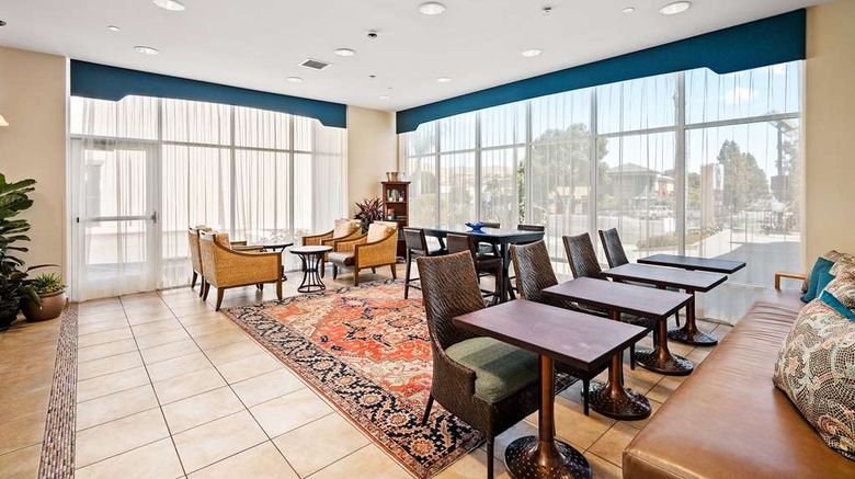 <b>Best Western Plus Royal Oak Hotel Lobby</b>. Images powered by <a href="https://iceportal.shijigroup.com/" title="IcePortal" target="_blank">IcePortal</a>.