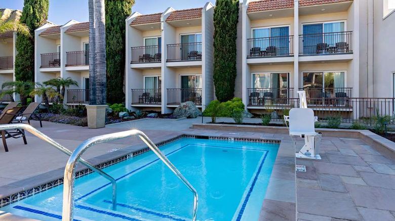 <b>Best Western Plus Royal Oak Hotel Pool</b>. Images powered by <a href="https://iceportal.shijigroup.com/" title="IcePortal" target="_blank">IcePortal</a>.