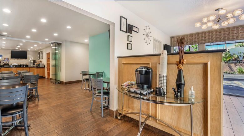 <b>Best Western Pine Tree Motel Restaurant</b>. Images powered by <a href="https://iceportal.shijigroup.com/" title="IcePortal" target="_blank">IcePortal</a>.