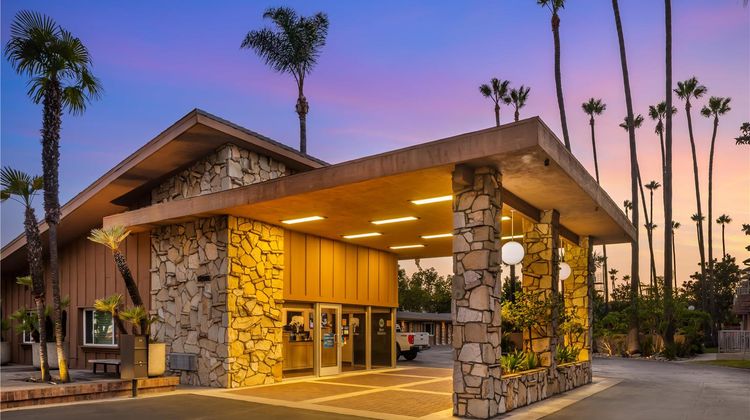 Best Western Pine Tree Motel Exterior