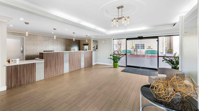 <b>Best Western Plus Ontario Airport Lobby</b>. Images powered by <a href="https://iceportal.shijigroup.com/" title="IcePortal" target="_blank">IcePortal</a>.
