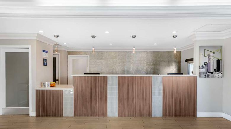 <b>Best Western Plus Ontario Airport Lobby</b>. Images powered by <a href="https://iceportal.shijigroup.com/" title="IcePortal" target="_blank">IcePortal</a>.