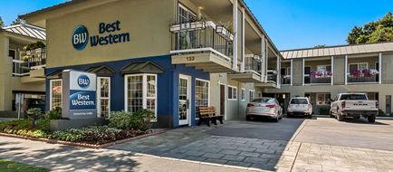 Best Western University Lodge Exterior