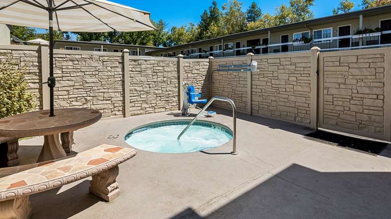 <b>Best Western University Lodge Pool</b>. Images powered by <a href="https://iceportal.shijigroup.com/" title="IcePortal" target="_blank">IcePortal</a>.