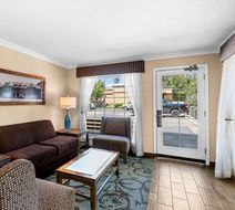 Best Western University Lodge Lobby