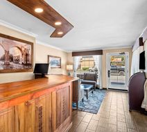 Best Western University Lodge Lobby