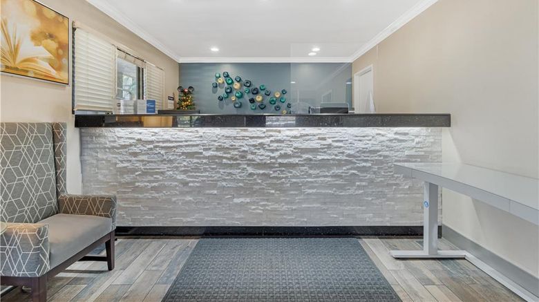 <b>Best Western Courtesy Inn Lobby</b>. Images powered by <a href="https://iceportal.shijigroup.com/" title="IcePortal" target="_blank">IcePortal</a>.