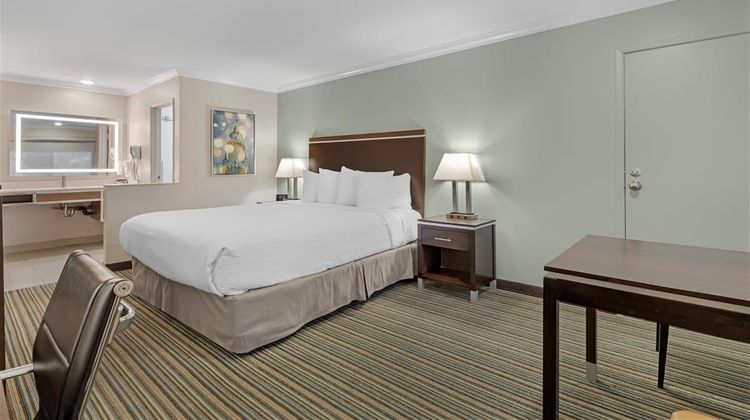 Best Western Courtesy Inn Room
