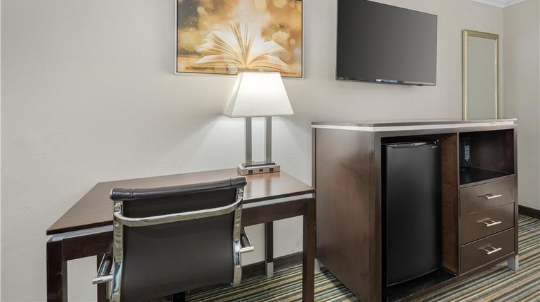 <b>Best Western Courtesy Inn Room</b>. Images powered by <a href="https://iceportal.shijigroup.com/" title="IcePortal" target="_blank">IcePortal</a>.
