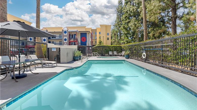 <b>Best Western Courtesy Inn Pool</b>. Images powered by <a href="https://iceportal.shijigroup.com/" title="IcePortal" target="_blank">IcePortal</a>.