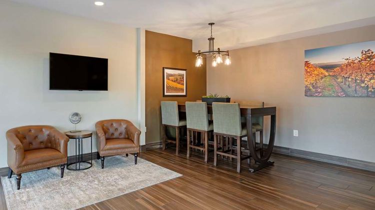 Best Western Plus Inn at the Vines Lobby