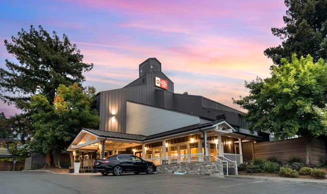 Best Western Plus Inn at the Vines Exterior