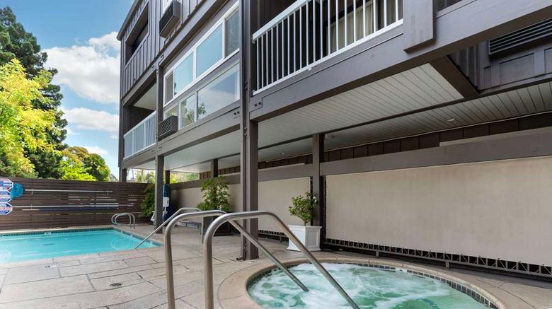 <b>Best Western Plus Inn at the Vines Pool</b>. Images powered by <a href="https://iceportal.shijigroup.com/" title="IcePortal" target="_blank">IcePortal</a>.