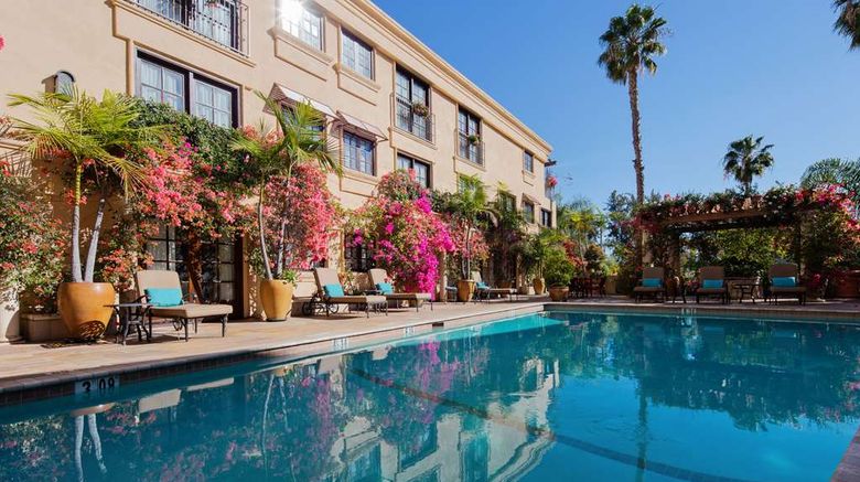 <b>Best Western Plus Sunset Plaza Hotel Pool</b>. Images powered by <a href="https://iceportal.shijigroup.com/" title="IcePortal" target="_blank">IcePortal</a>.