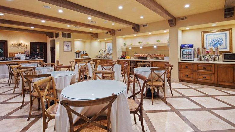 <b>Best Western Plus Sunset Plaza Hotel Restaurant</b>. Images powered by <a href="https://iceportal.shijigroup.com/" title="IcePortal" target="_blank">IcePortal</a>.