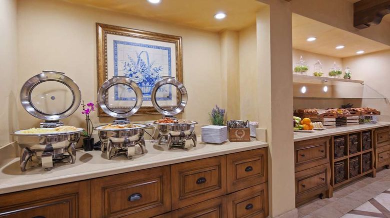 <b>Best Western Plus Sunset Plaza Hotel Restaurant</b>. Images powered by <a href="https://iceportal.shijigroup.com/" title="IcePortal" target="_blank">IcePortal</a>.