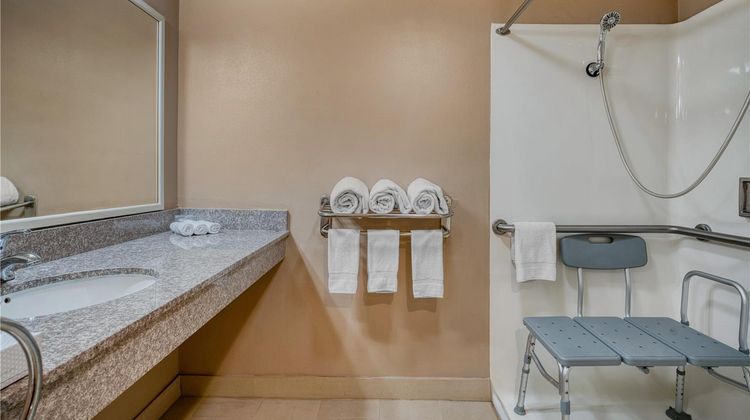 SureStay Hotel Camarillo Room