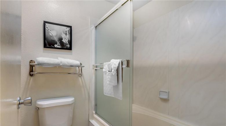 <b>Best Western Plus Inn of Hayward Room</b>. Images powered by <a href="https://iceportal.shijigroup.com/" title="IcePortal" target="_blank">IcePortal</a>.