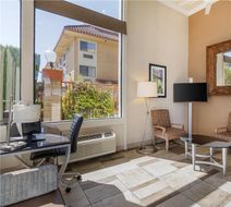 Best Western Plus Inn of Hayward Lobby