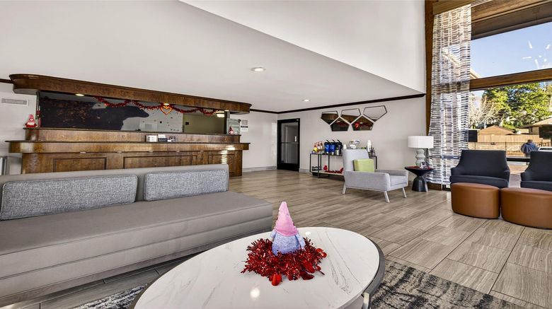 <b>Best Western Amador Inn Lobby</b>. Images powered by <a href="https://iceportal.shijigroup.com/" title="IcePortal" target="_blank">IcePortal</a>.