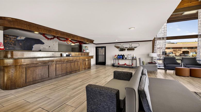 <b>Best Western Amador Inn Lobby</b>. Images powered by <a href="https://iceportal.shijigroup.com/" title="IcePortal" target="_blank">IcePortal</a>.