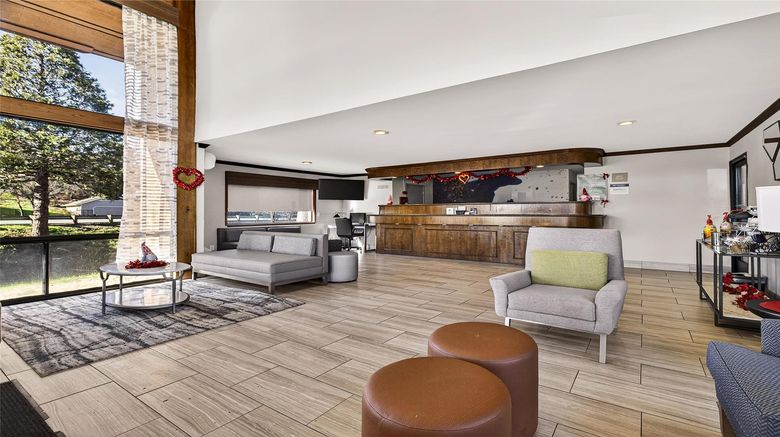 <b>Best Western Amador Inn Lobby</b>. Images powered by <a href="https://iceportal.shijigroup.com/" title="IcePortal" target="_blank">IcePortal</a>.