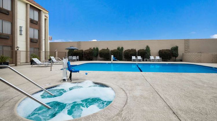Best Western Norwalk Inn Pool