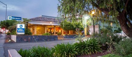 Best Western Village Inn Exterior