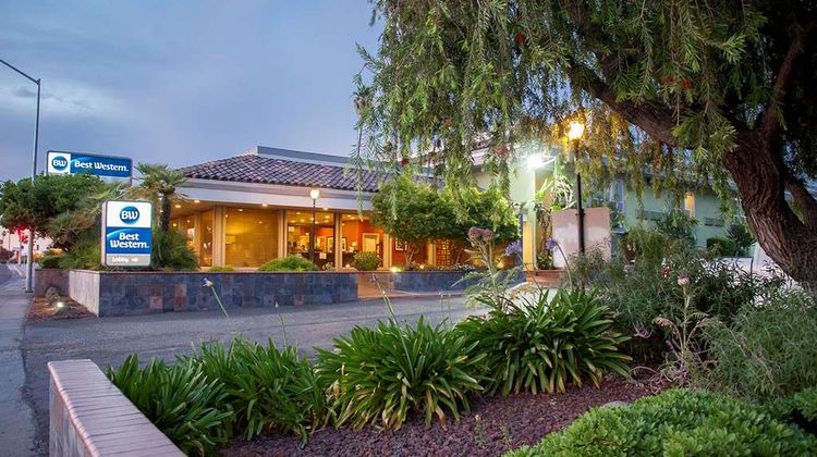 Best Western Village Inn Exterior