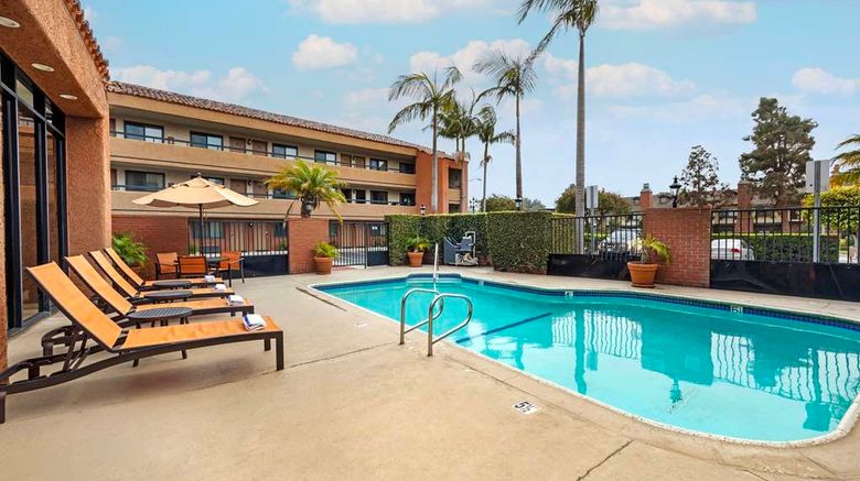 <b>Best Western Plus Redondo Beach Inn Pool</b>. Images powered by <a href="https://iceportal.shijigroup.com/" title="IcePortal" target="_blank">IcePortal</a>.