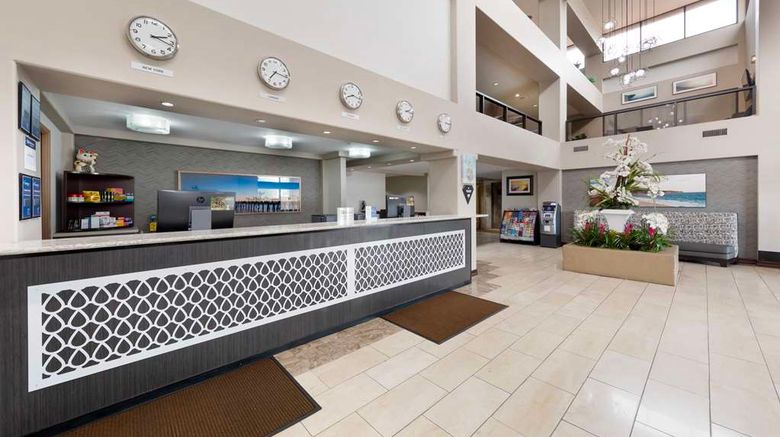 <b>Best Western Plus Redondo Beach Inn Lobby</b>. Images powered by <a href="https://iceportal.shijigroup.com/" title="IcePortal" target="_blank">IcePortal</a>.