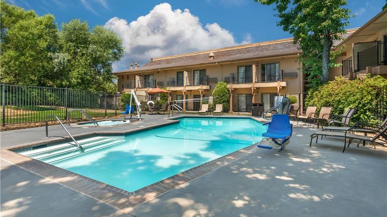 <b>Best Western Plus Sonora Oaks Hotel Pool</b>. Images powered by <a href="https://iceportal.shijigroup.com/" title="IcePortal" target="_blank">IcePortal</a>.