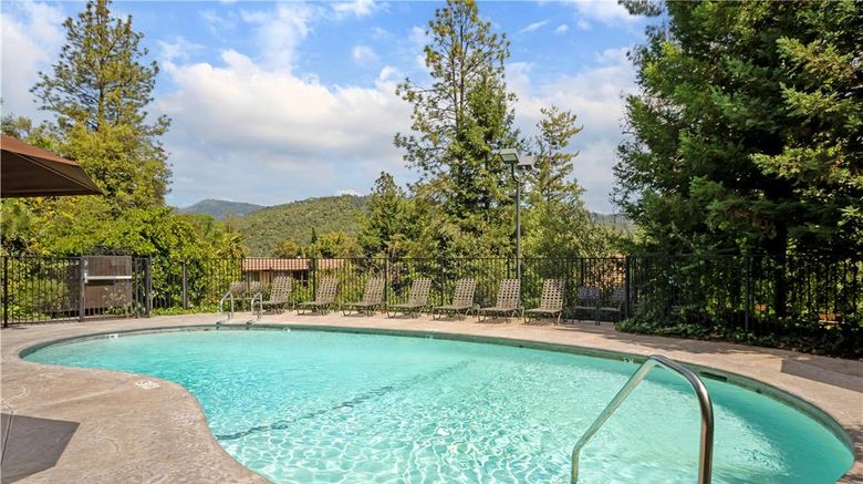<b>Best Western Plus Yosemite Gateway Inn Pool</b>. Images powered by <a href="https://iceportal.shijigroup.com/" title="IcePortal" target="_blank">IcePortal</a>.