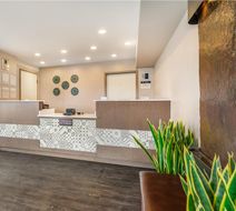 Best Western Rose Garden Inn Lobby