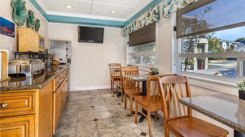 <b>Best Western Tradewinds Restaurant</b>. Images powered by <a href="https://iceportal.shijigroup.com/" title="IcePortal" target="_blank">IcePortal</a>.
