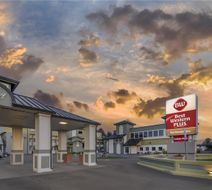 Best Western Plus Northwoods Inn Exterior