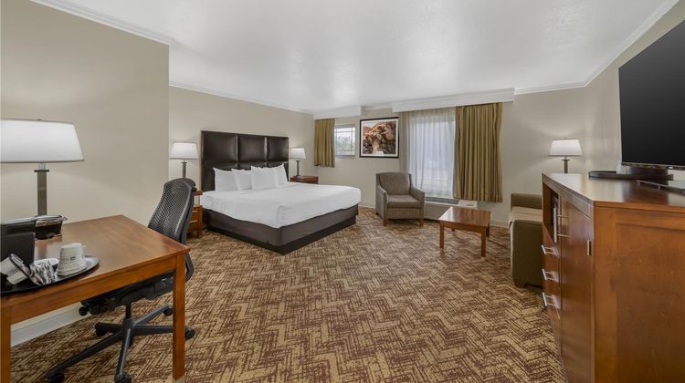 Best Western Plus Northwoods Inn Room