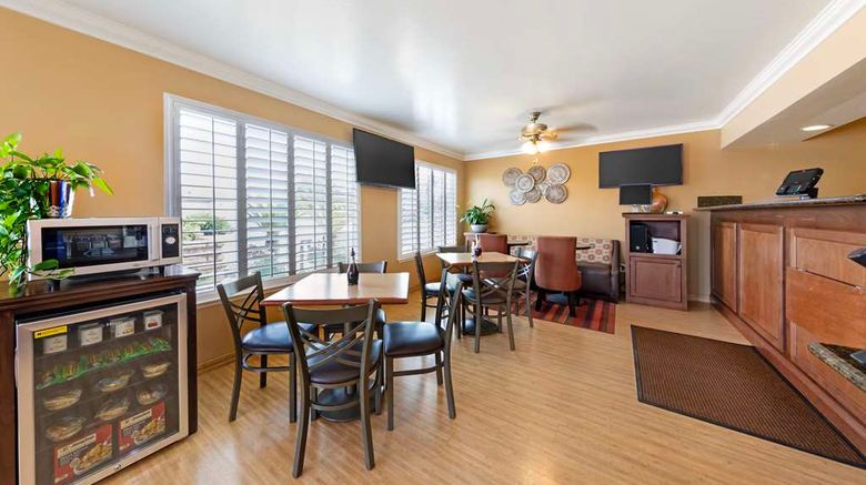 <b>Best Western Hanford Inn Restaurant</b>. Images powered by <a href="https://iceportal.shijigroup.com/" title="IcePortal" target="_blank">IcePortal</a>.